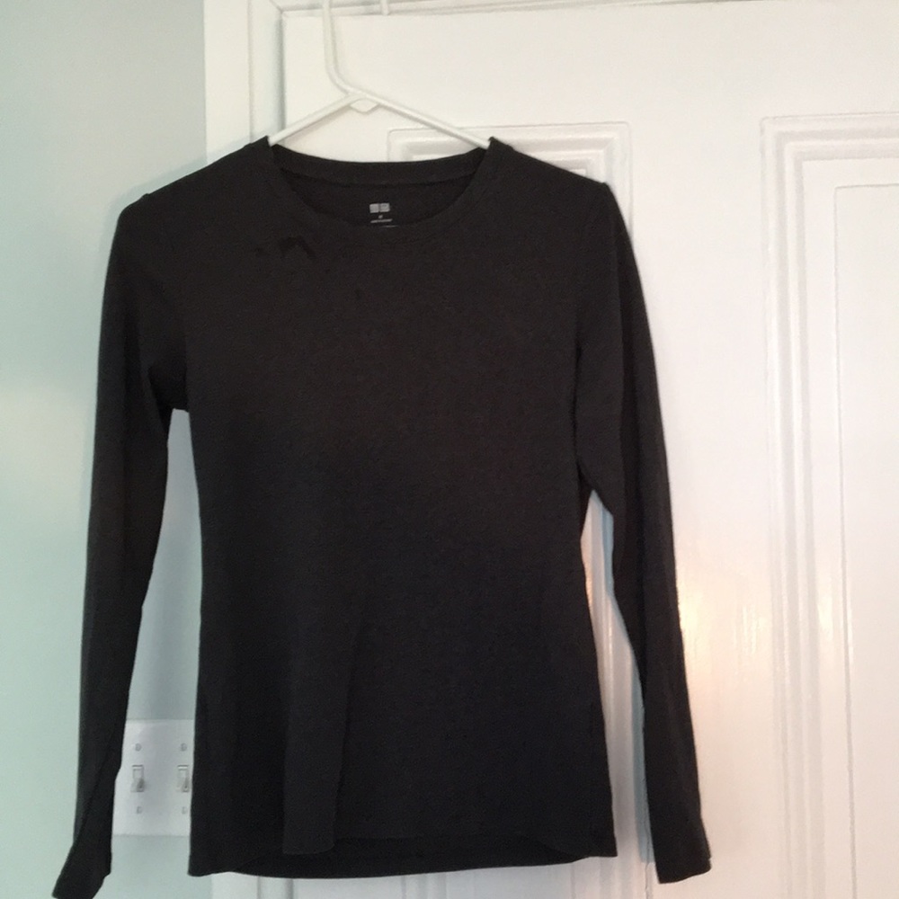 Uniqlo Thermal top